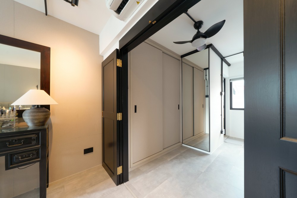 Industrial Bedroom with Wardrobe and Sliding Wardrobe