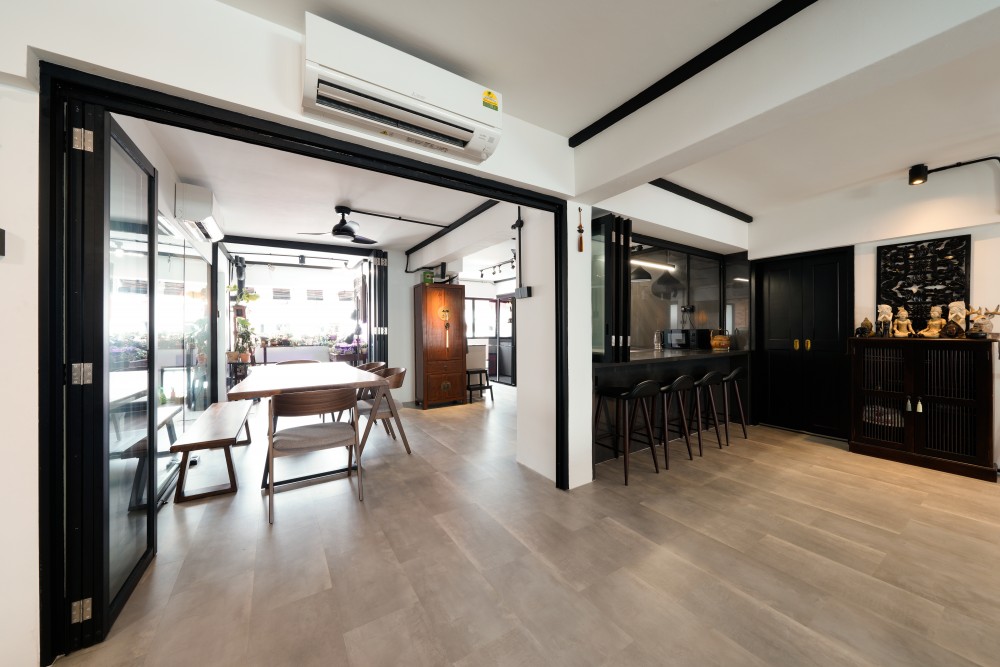 Industrial Dining Room with Dining Table and Dining Chairs