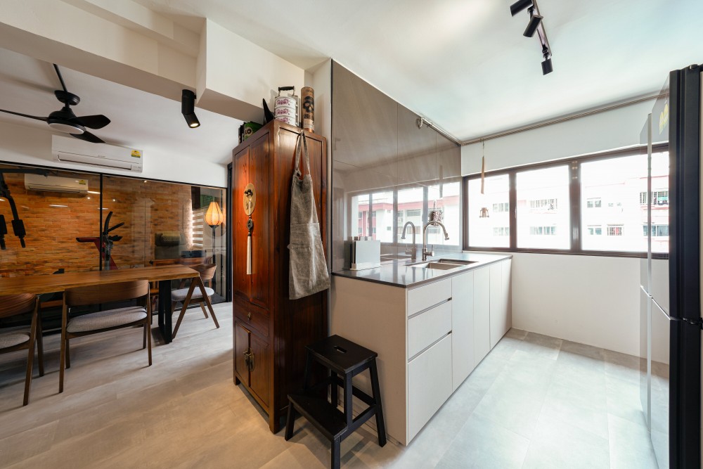 Industrial Kitchen with Homogeneous Tiles and Breakfast Counter