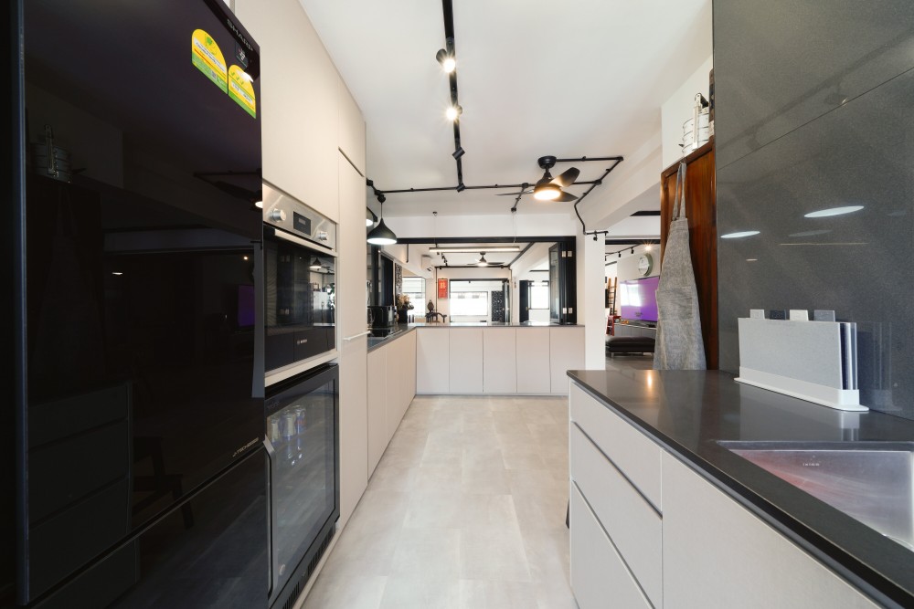 Industrial Kitchen with Open Kitchen and Breakfast Counter