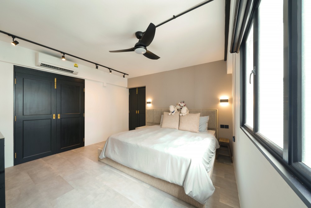 Industrial Bedroom with Platform Bed and Homogeneous Tiles