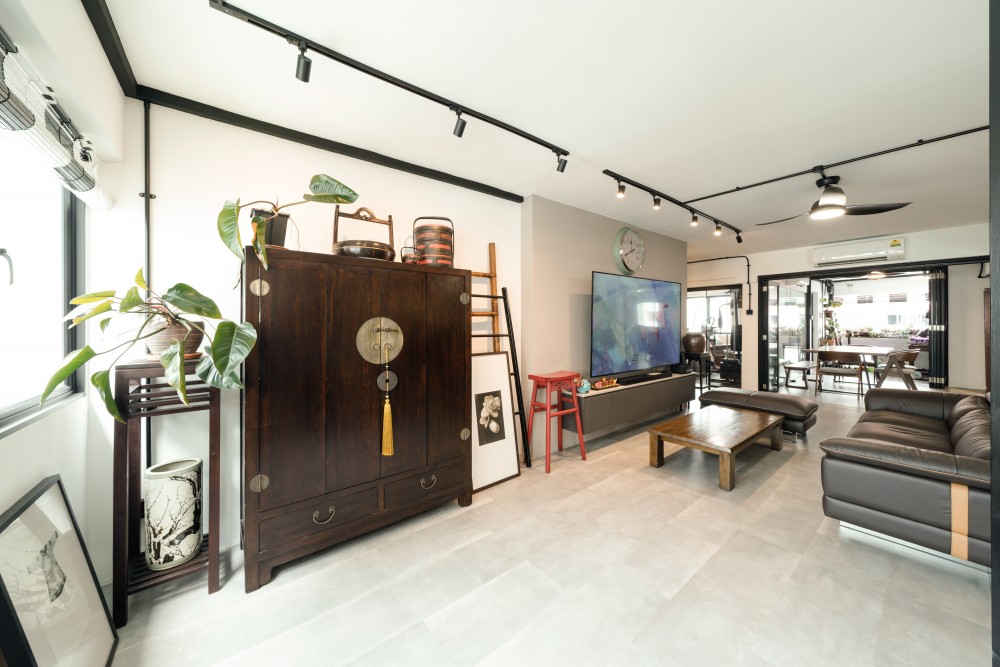 Industrial Living Room with Bookshelf and Homogeneous Tiles