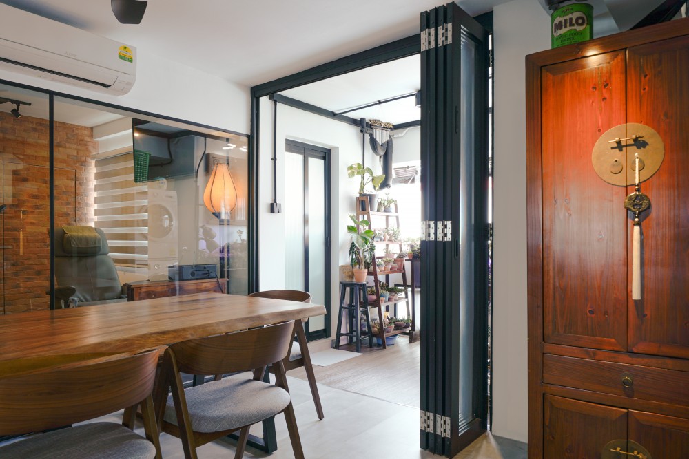 Industrial Entryway with Mirror and Dining Table