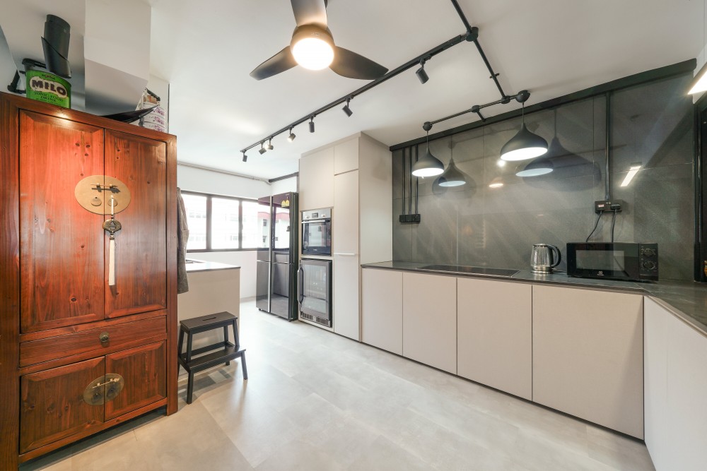 Industrial Kitchen with Homogeneous Tiles and Breakfast Counter