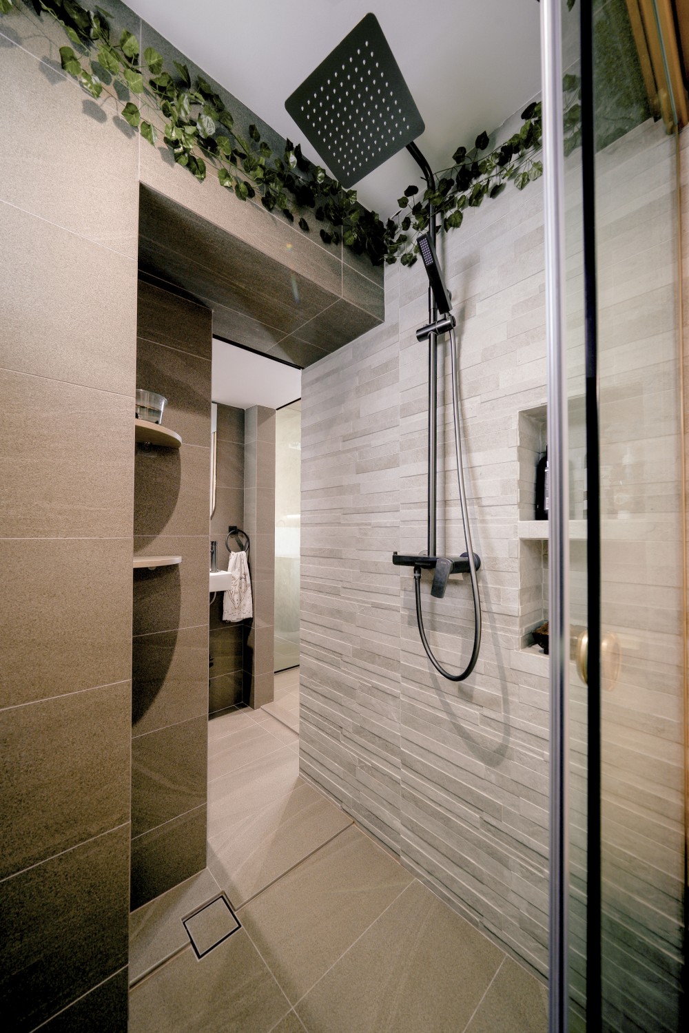 Scandinavian Bathroom with Homogeneous Tiles and Mirror