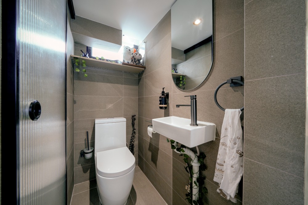 Scandinavian Bathroom with Homogeneous Tiles and Mirror