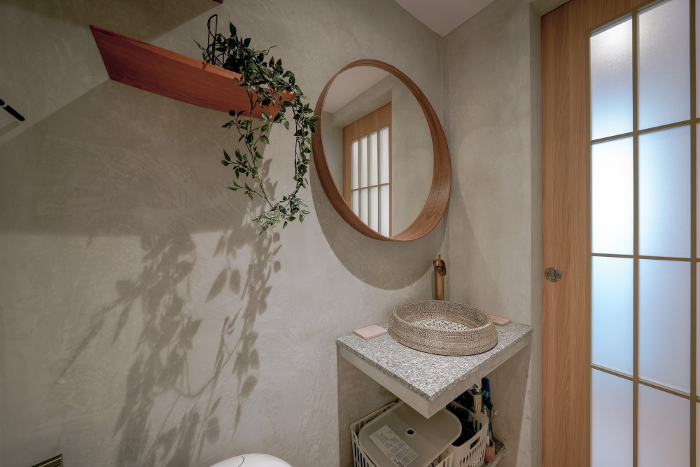Scandinavian Bathroom with Cement Floor and Rainshower