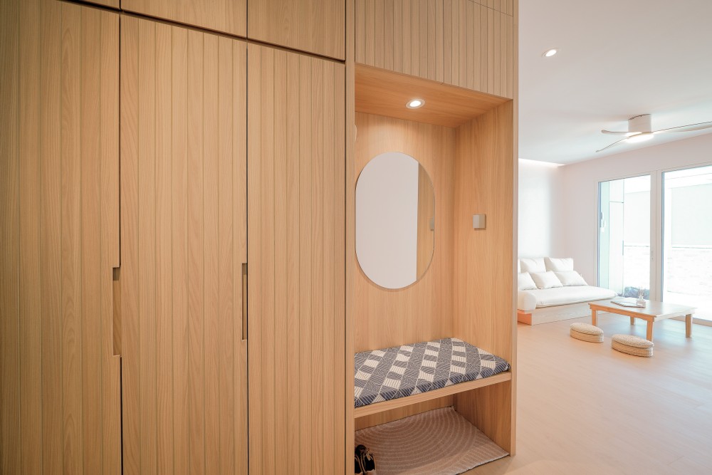 Scandinavian Entryway with Mirror and Seating Bench