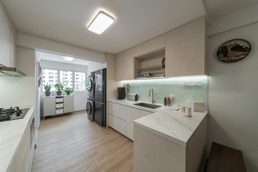 Transitional Kitchen with Countertop and Vinyl Flooring