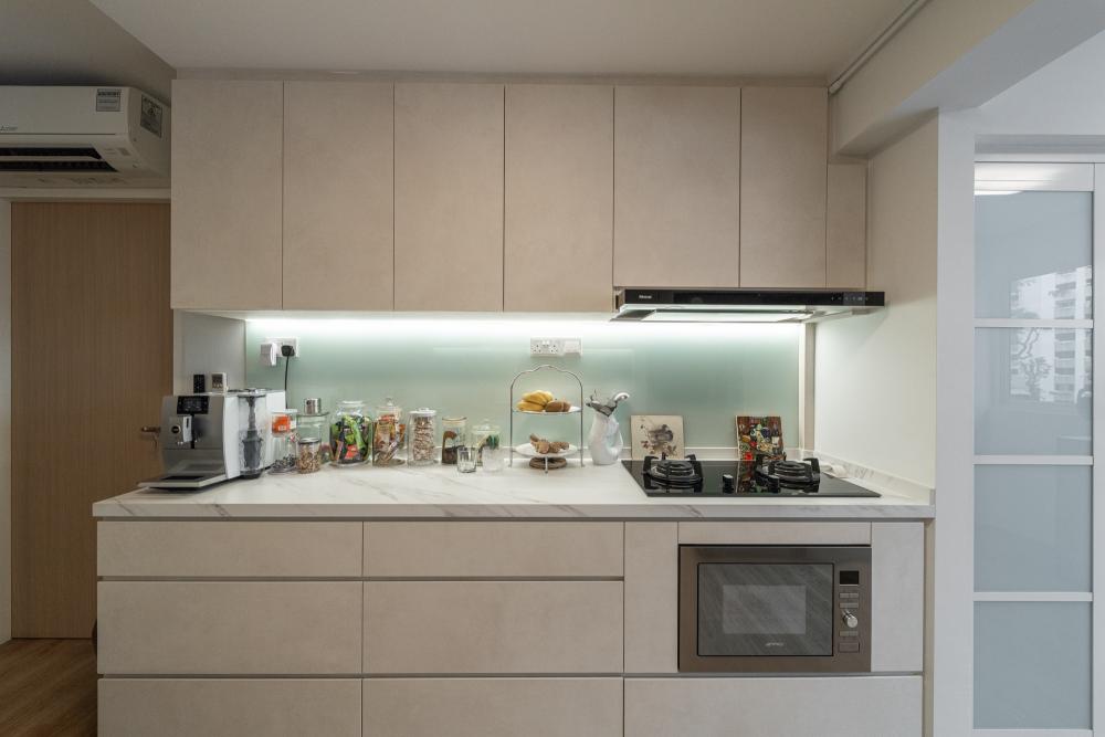 Transitional Kitchen with Countertop and Vinyl Flooring