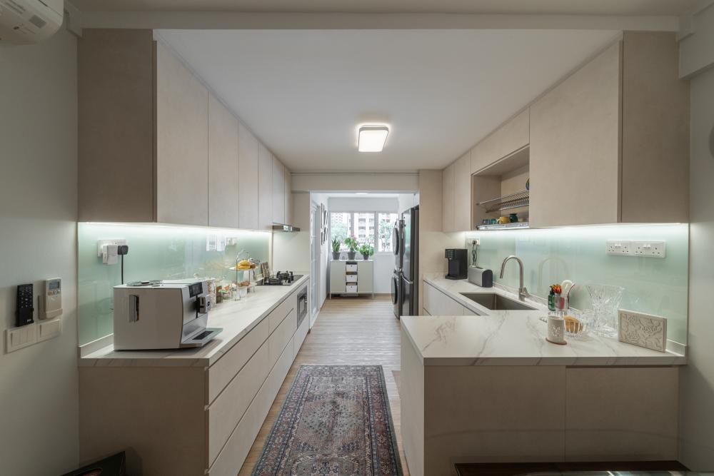 Transitional Kitchen with Countertop and Vinyl Flooring