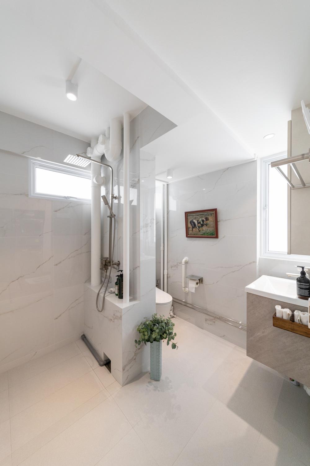 Transitional Bathroom with Countertop and Homogeneous Tiles