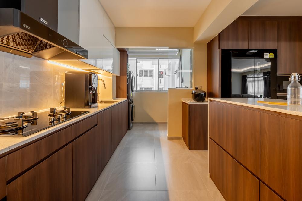 Contemporary Kitchen with Homogeneous Tiles and Kitchen Window