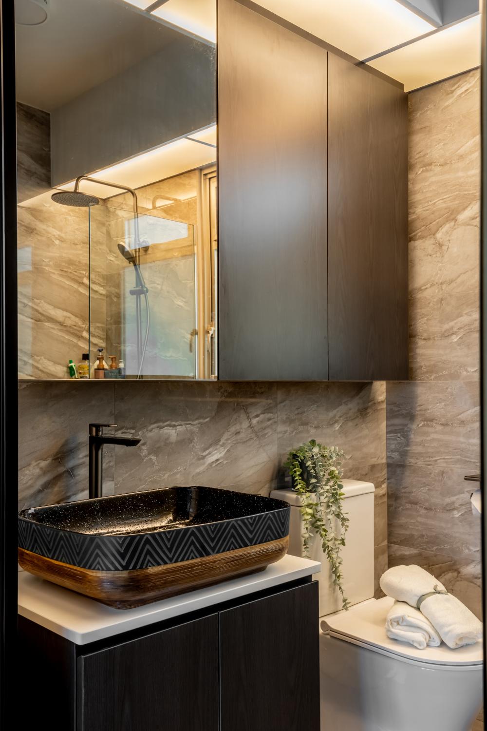 Contemporary Bathroom with Homogeneous Tiles and Mirror