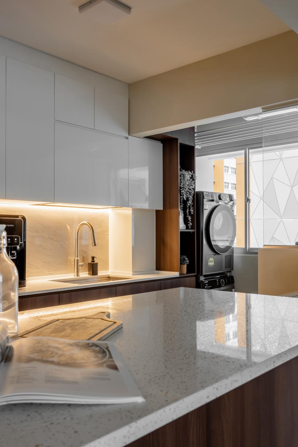 Contemporary Kitchen with Countertop and Kitchen Island