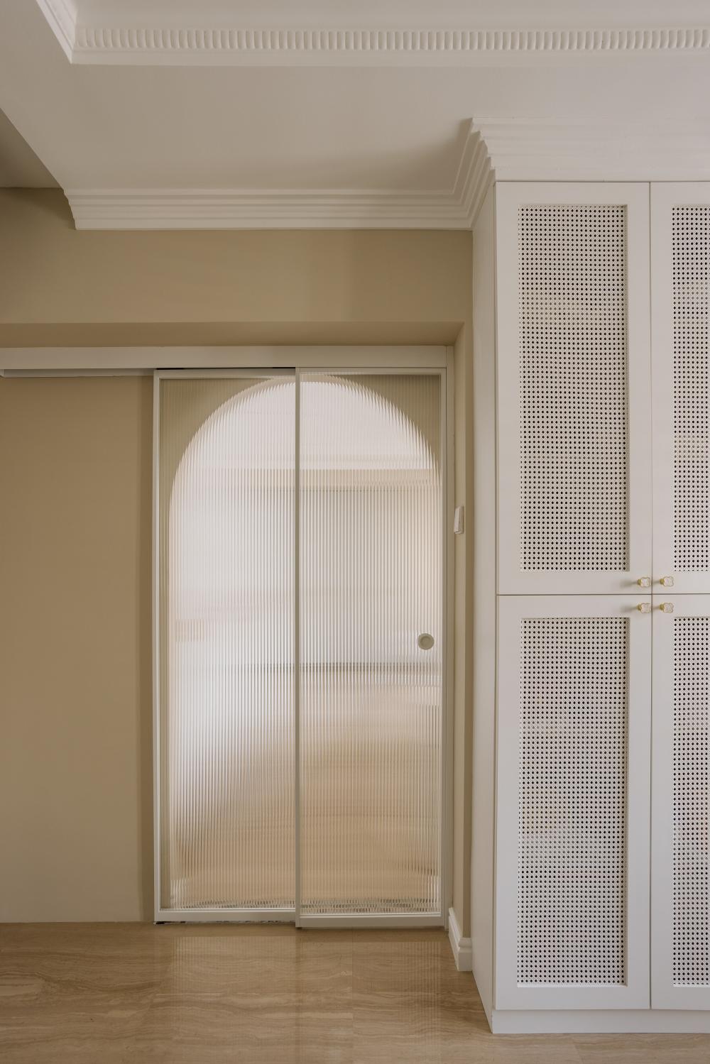 Modern Study with Vinyl Flooring and Glass Door