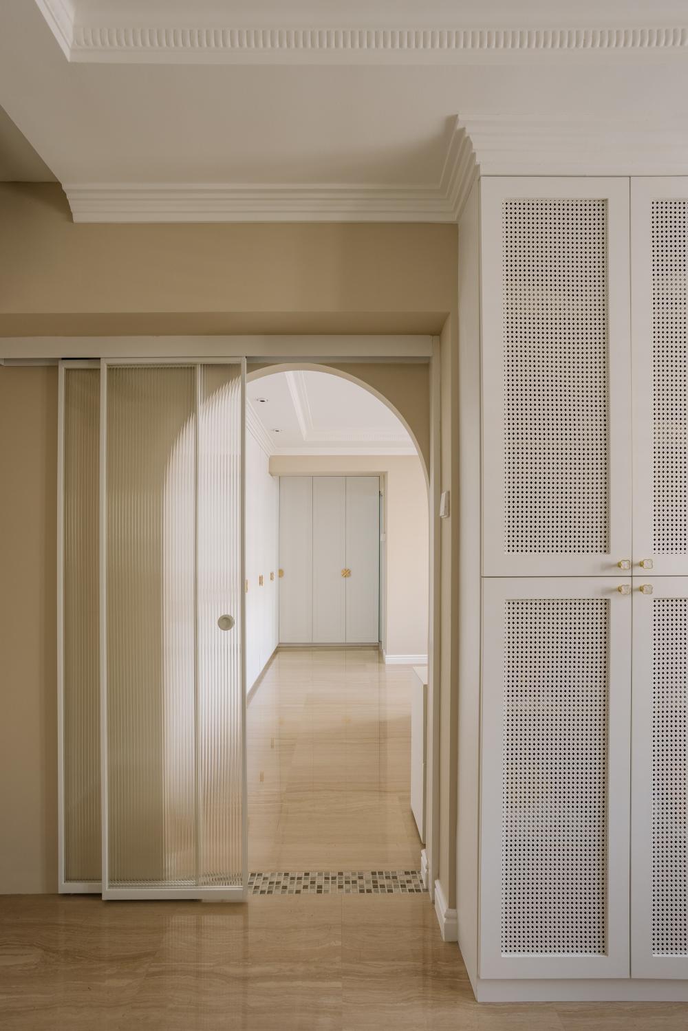 Modern Study with Vinyl Flooring and Glass Door