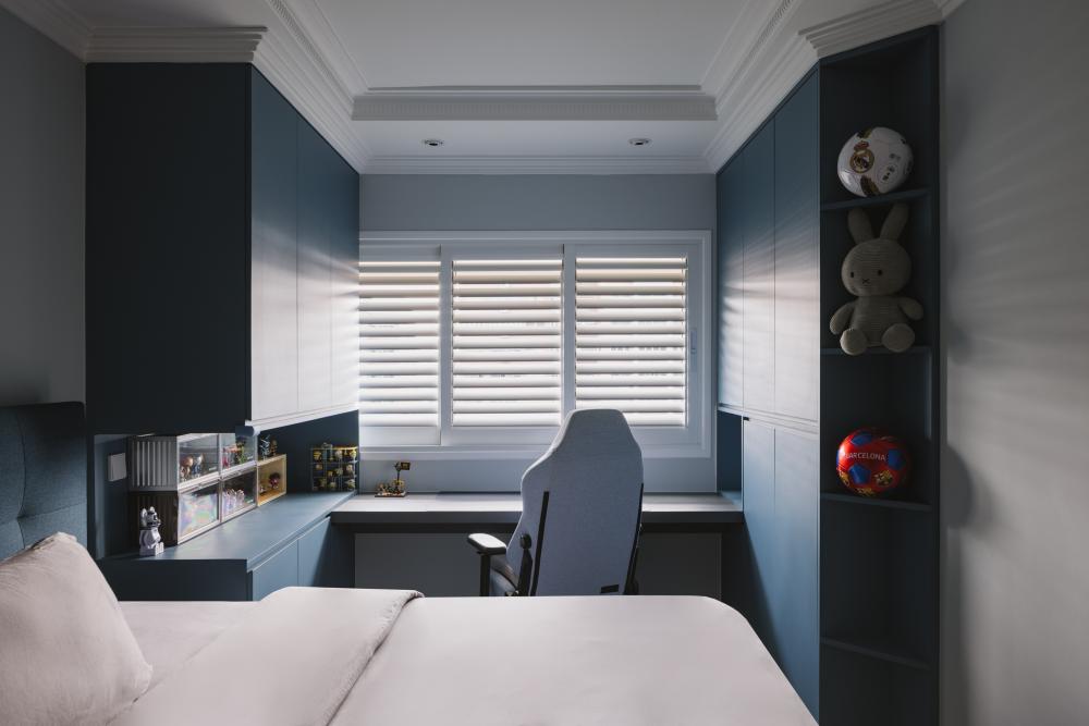 Modern Bedroom with Bookshelf and Desk