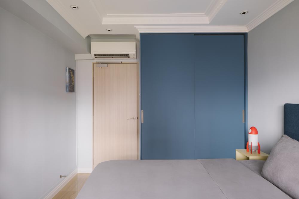Modern Bedroom with Wardrobe and Sliding Wardrobe