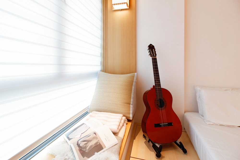 Asian Bedroom with Vinyl Flooring and Bay Window