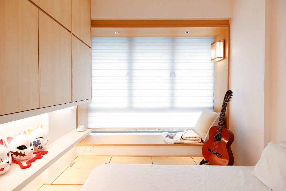 Asian Bedroom with Vinyl Flooring and Bay Window