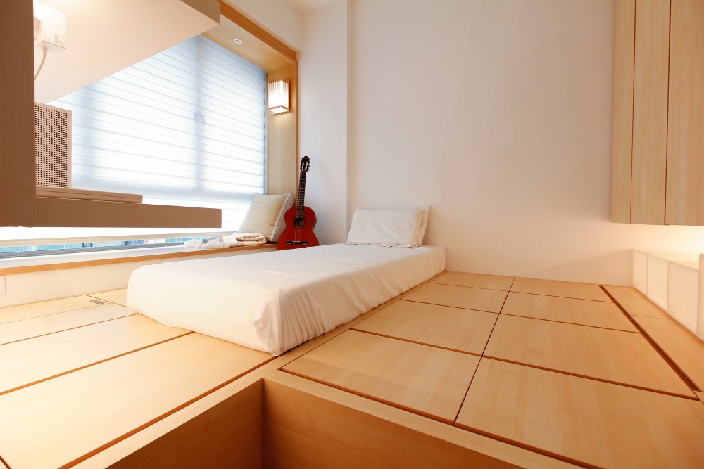Asian Bedroom with Platform Bed and Vinyl Flooring