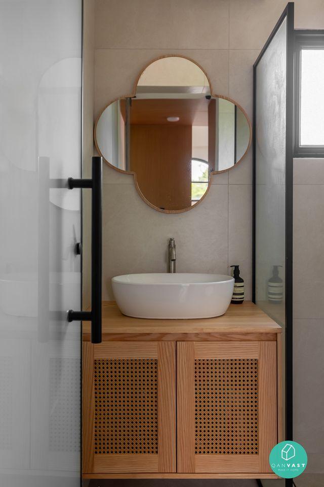 Transitional Bathroom with Mirror and Bathroom Storage