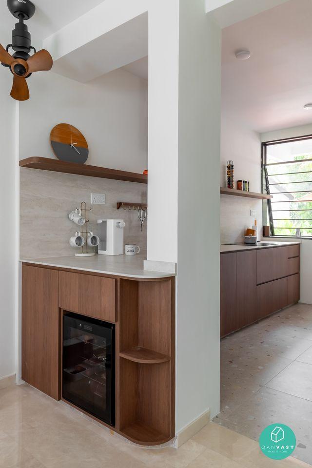 Transitional Kitchen with Open Kitchen and Kitchen Accessories