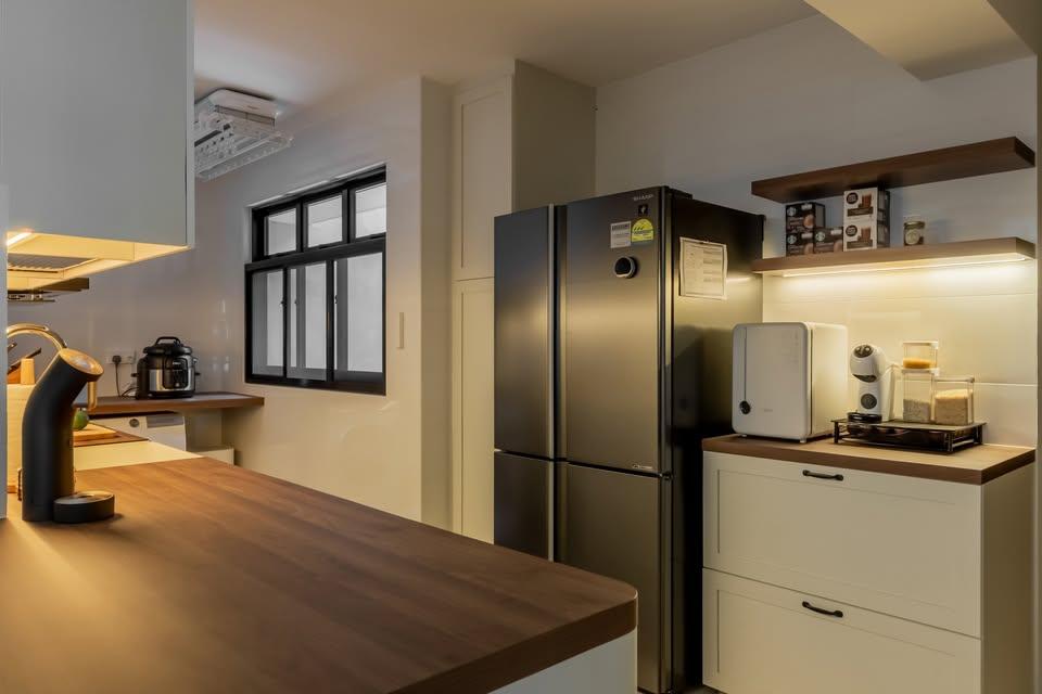 Contemporary Kitchen with Cupboard and Kitchen Accessories
