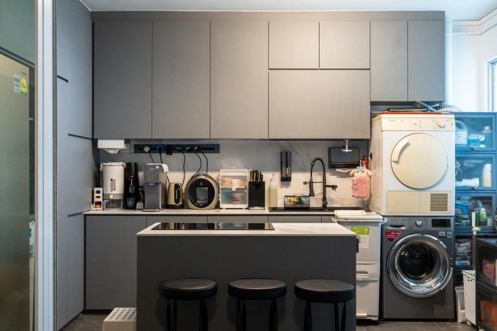 Scandinavian Kitchen with Kitchen Window and Open Kitchen