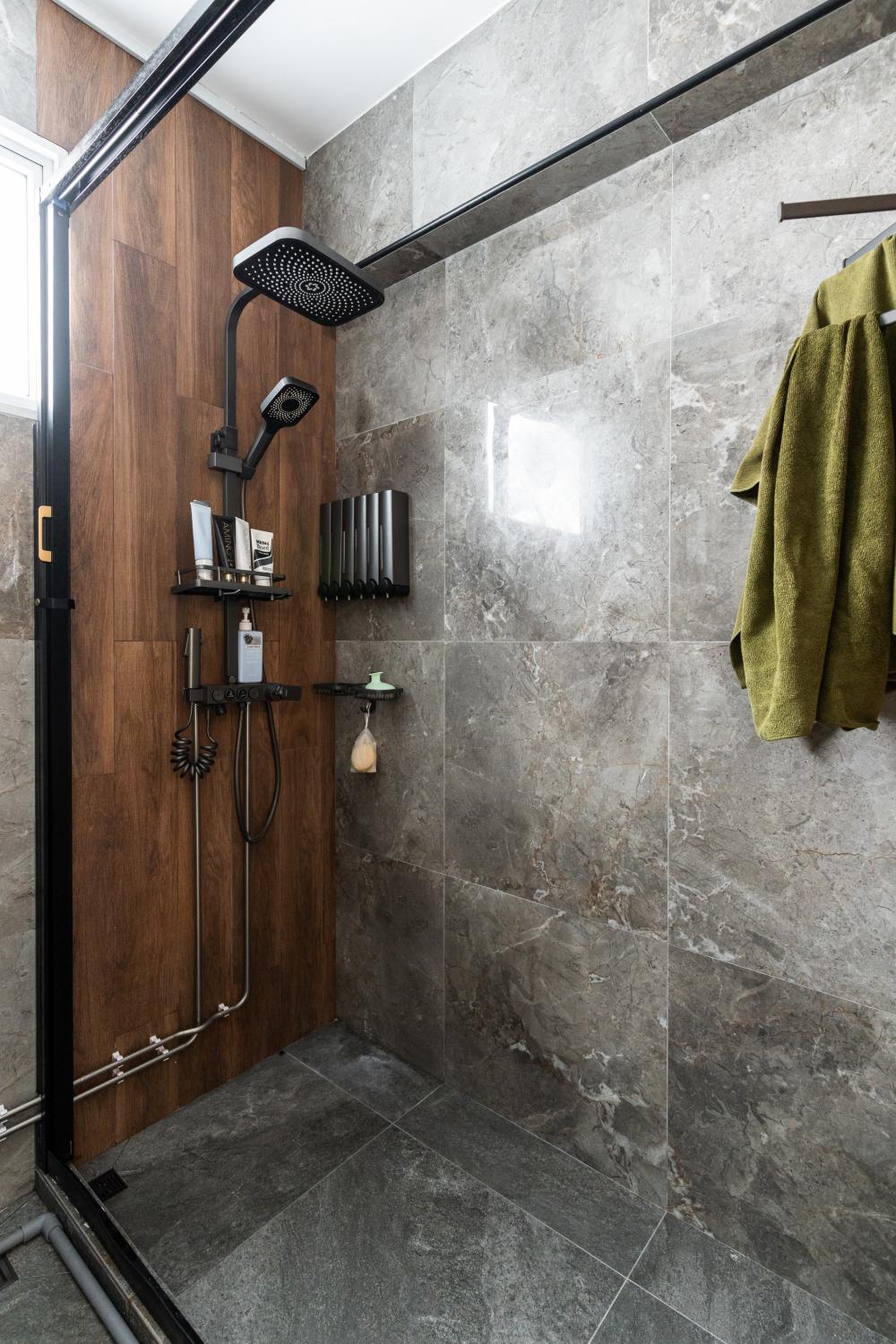 Scandinavian Bathroom with Homogeneous Tiles and Shower Screen