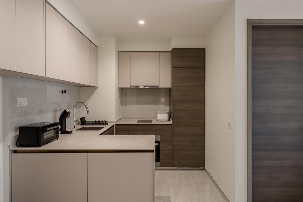 Modern Kitchen with Countertop and Homogeneous Tiles