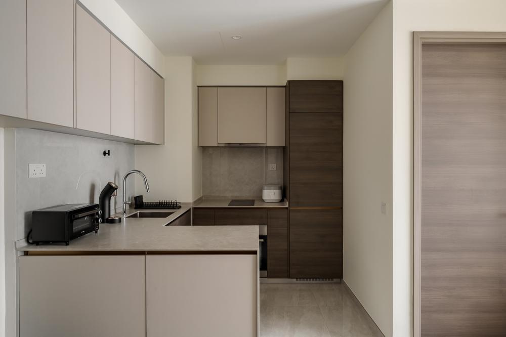 Modern Kitchen with Countertop and Homogeneous Tiles