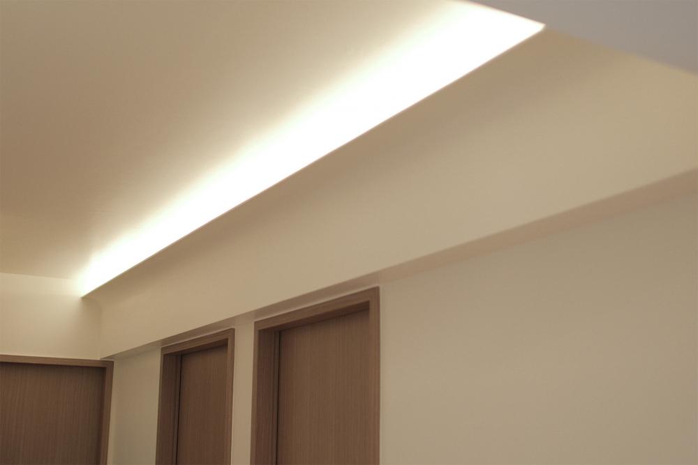 Contemporary Dining Room with Drop Ceiling and Dining Chairs