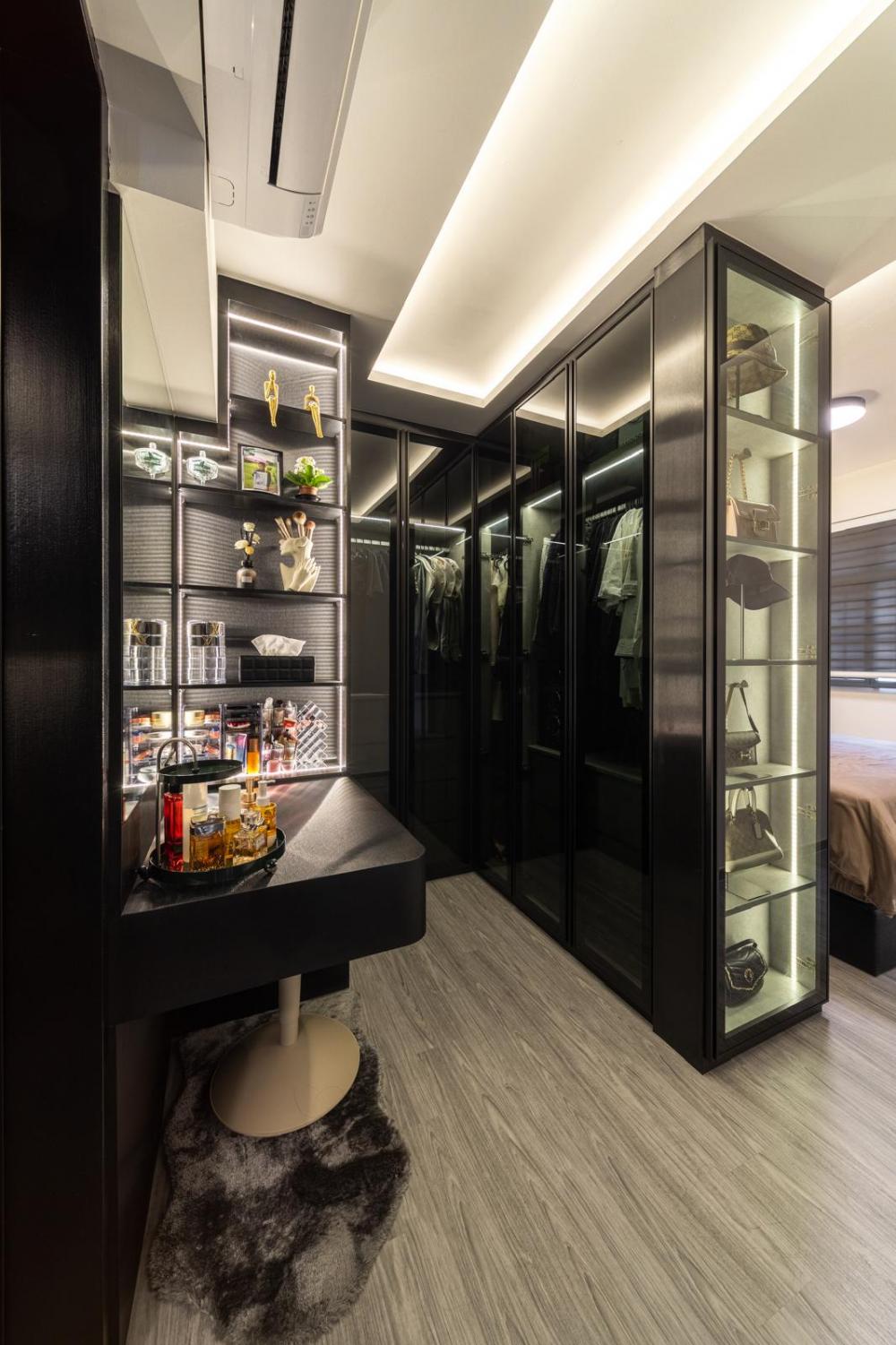 Modern Walk-in Wardrobe with Mirror and Wardrobe