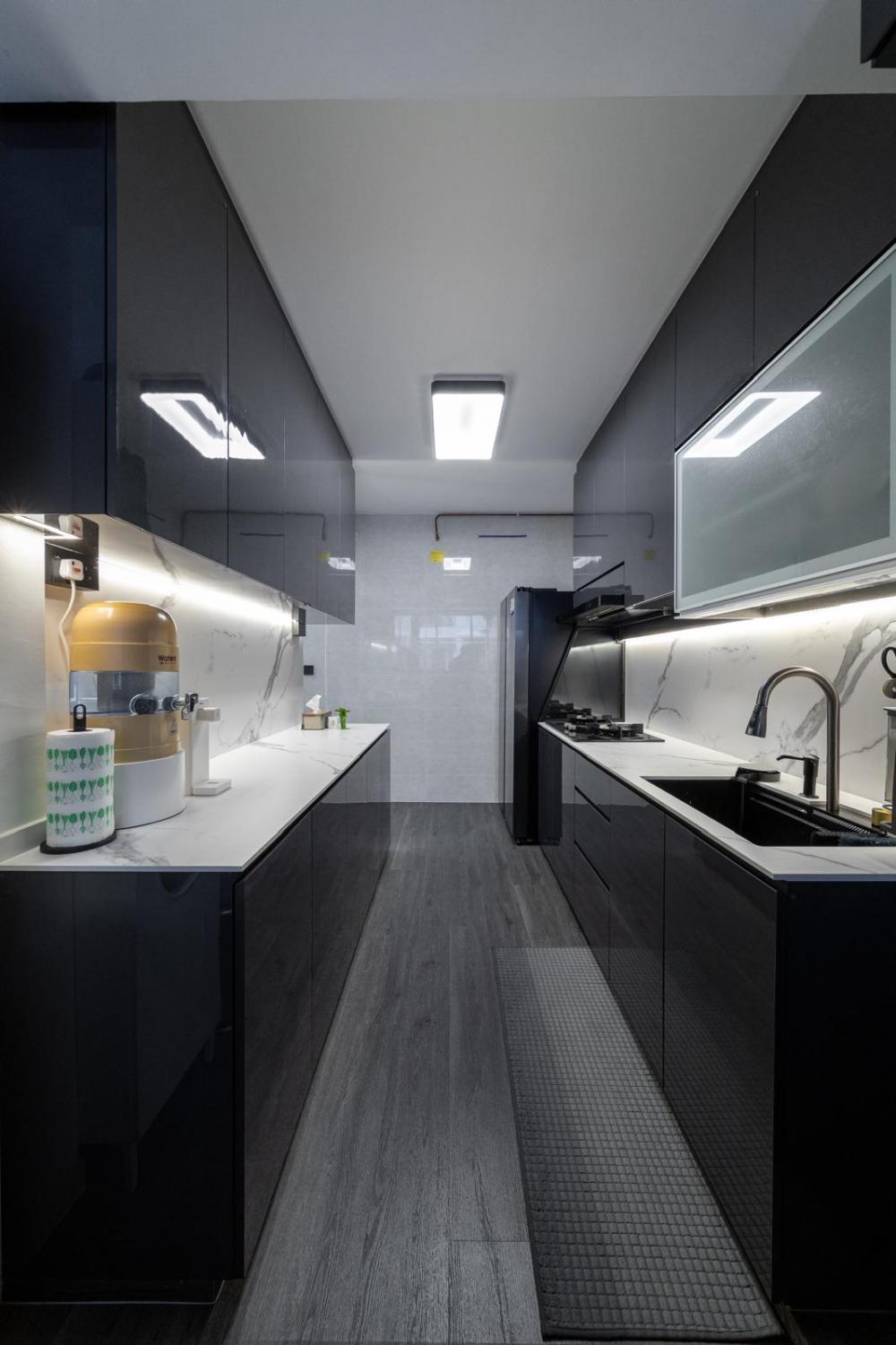Modern Kitchen with Countertop and Homogeneous Tiles