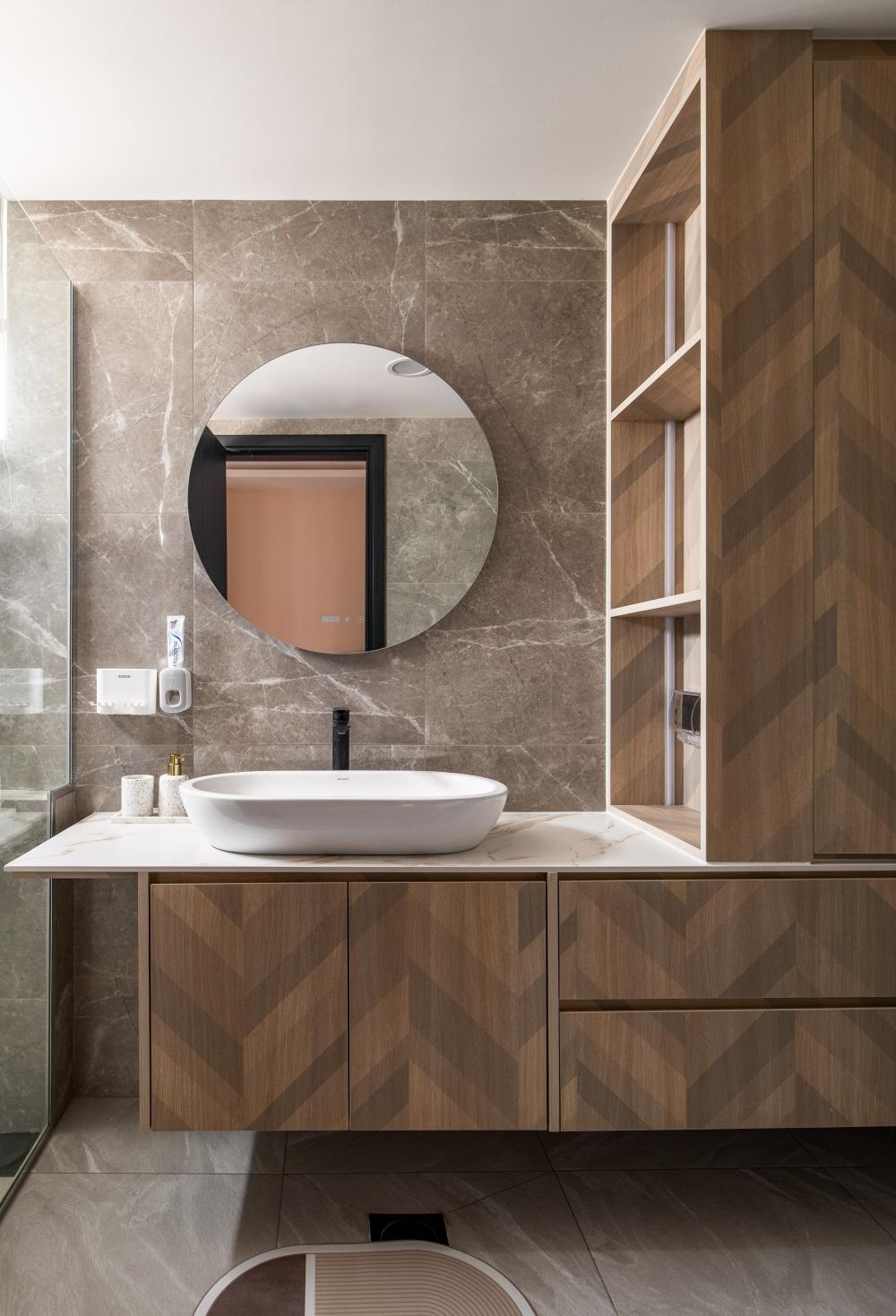 Eclectic Bathroom with Countertop and Homogeneous Tiles