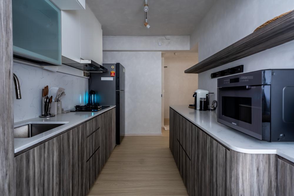 Scandinavian Kitchen with Countertop and Open Kitchen