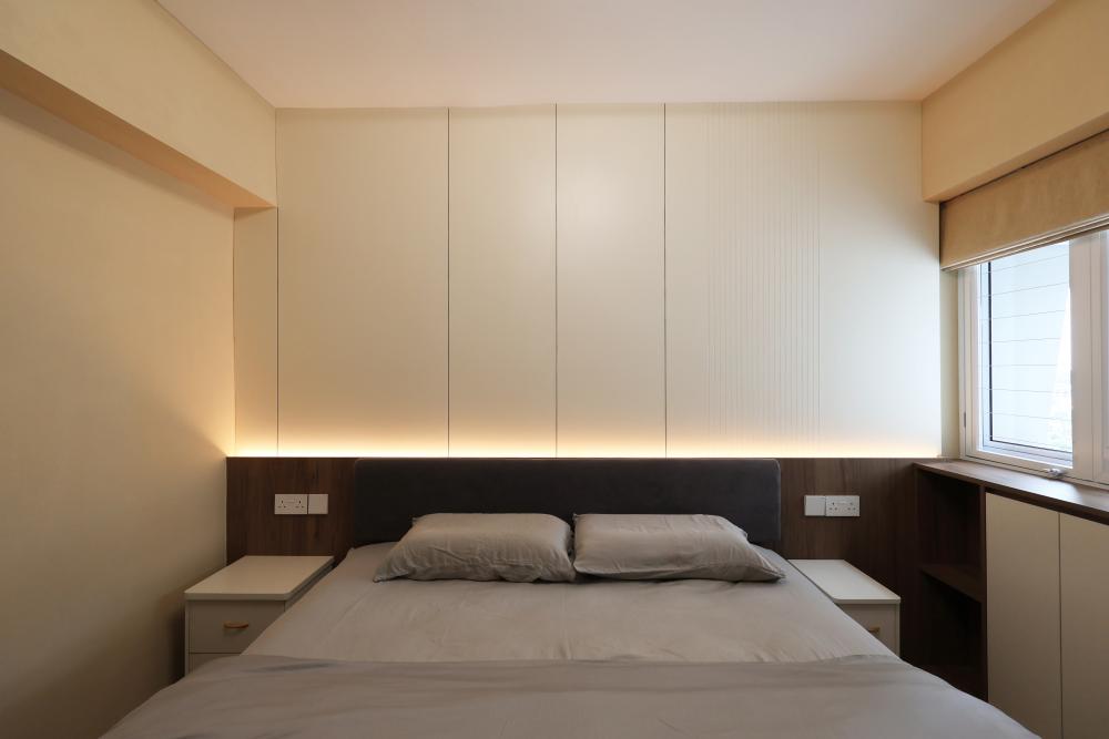 Contemporary Bedroom with Vinyl Flooring and Wardrobe