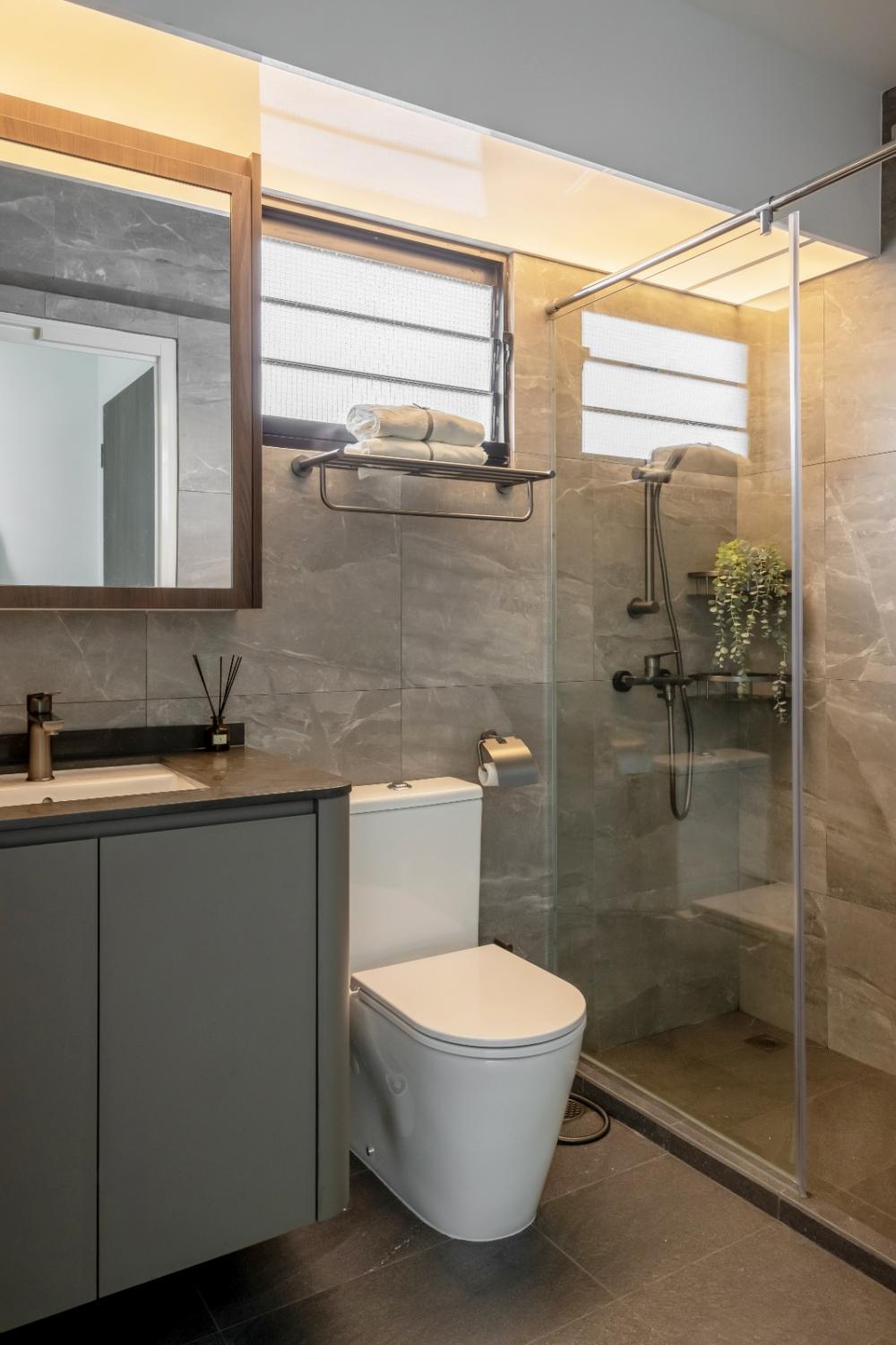 Contemporary Bathroom with Mirror and Bathroom Storage