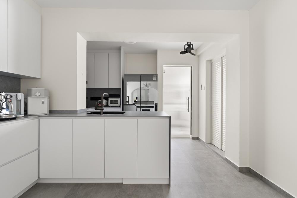 Minimalist Kitchen with Countertop and Homogeneous Tiles
