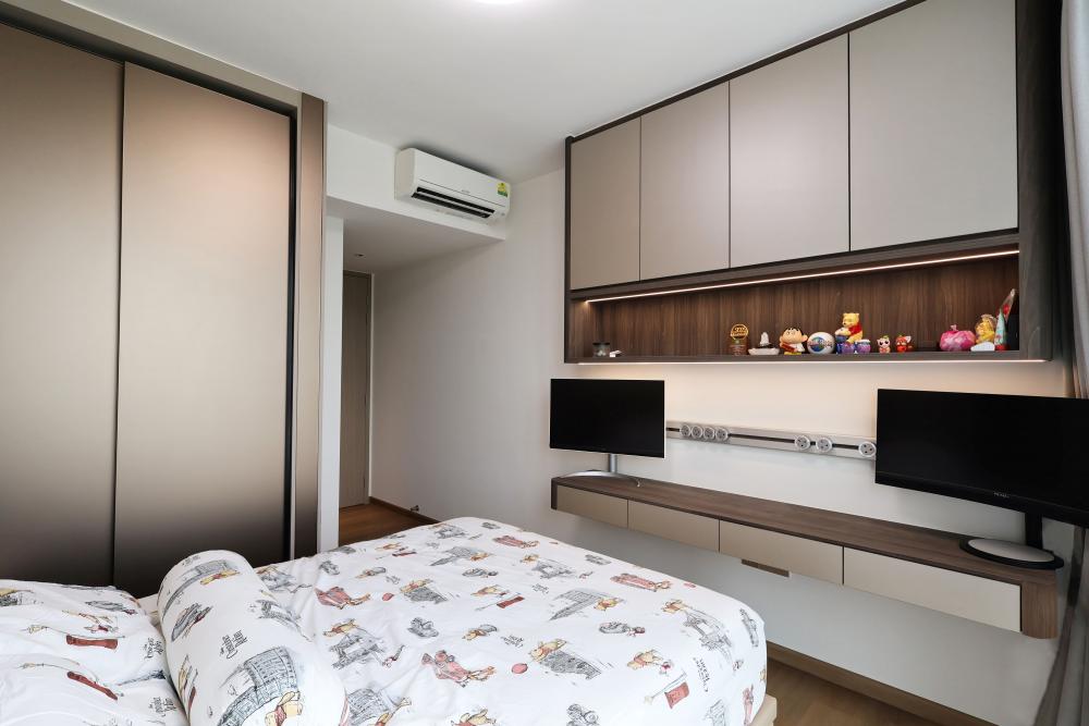 Contemporary Bedroom with Wardrobe and Sliding Wardrobe