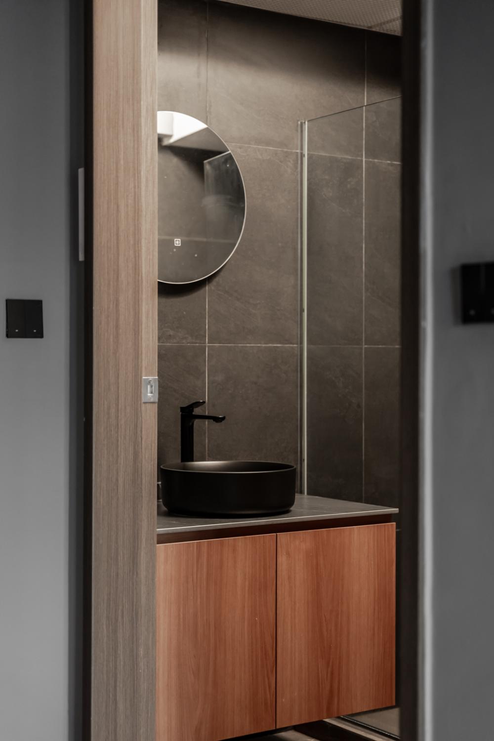 Industrial Bathroom with Countertop and Homogeneous Tiles