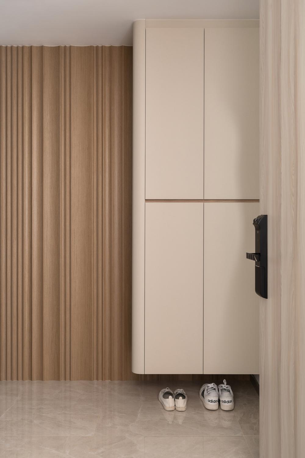 Scandinavian Entryway with Shoe Rack and Small Storage