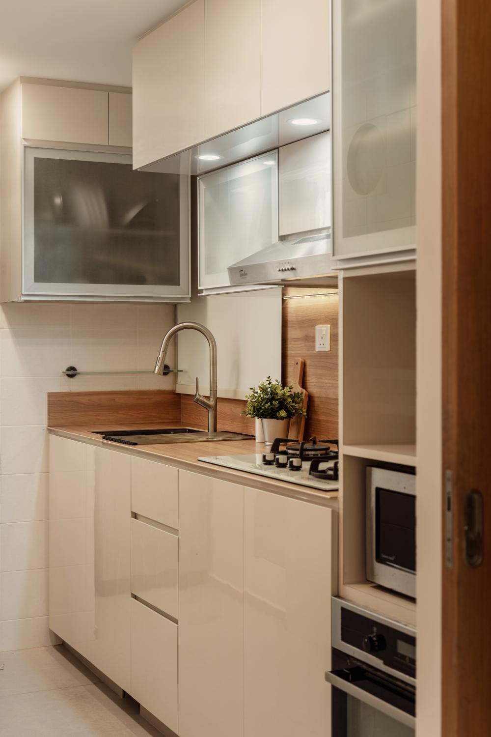 Contemporary Kitchen with Countertop and Dishwasher