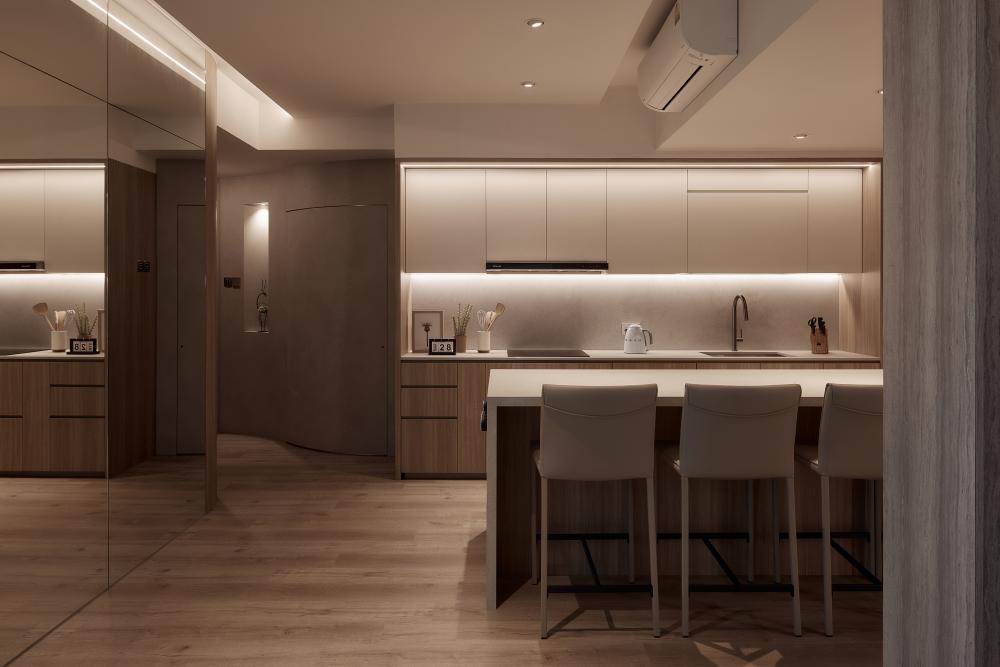 Modern Dining Room with Drop Light and Dining Table