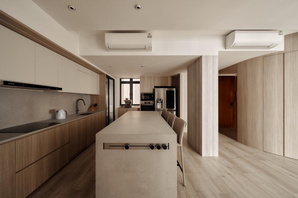 Modern Kitchen with Countertop and Wood Flooring
