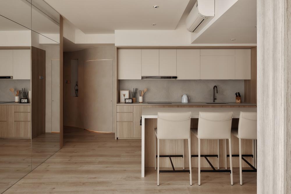 Modern Kitchen with Countertop and Kitchen Island
