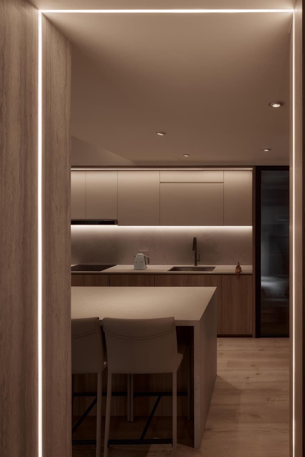 Modern Kitchen with Countertop and Wood Flooring