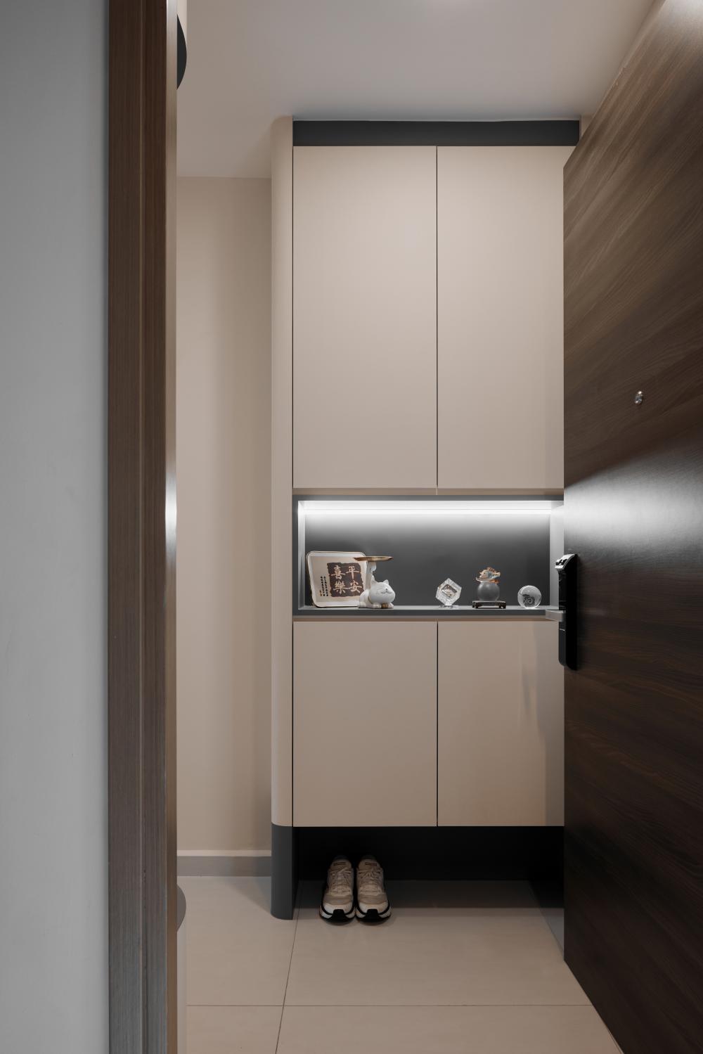 Modern Entryway with Shoe Rack and Small Storage